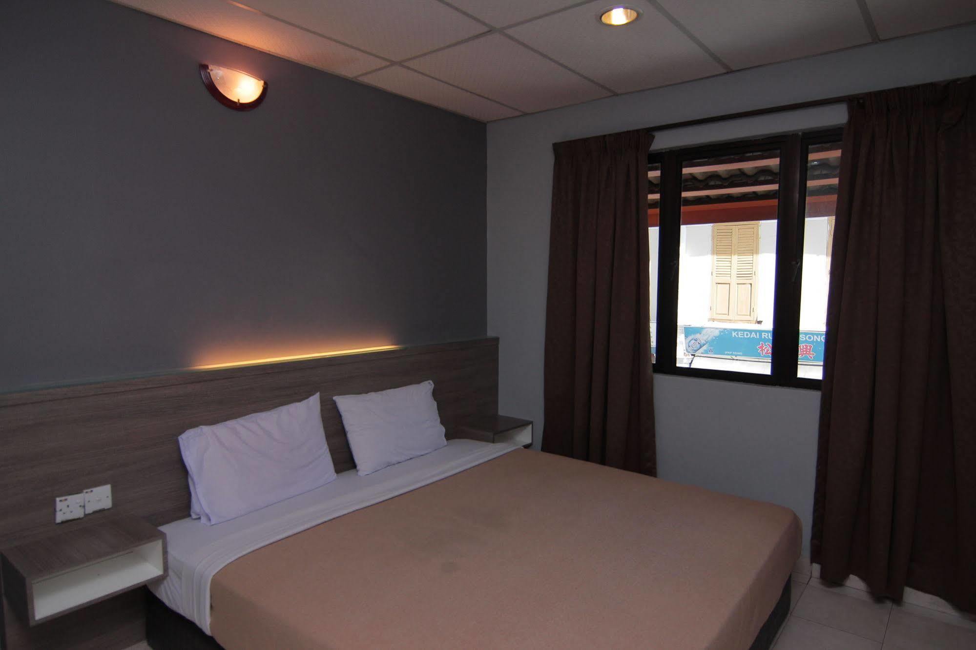 Yellow Mansion Hotel Malacca Exterior photo